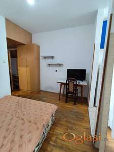 **GARSONJERA PORED BETANIJE**